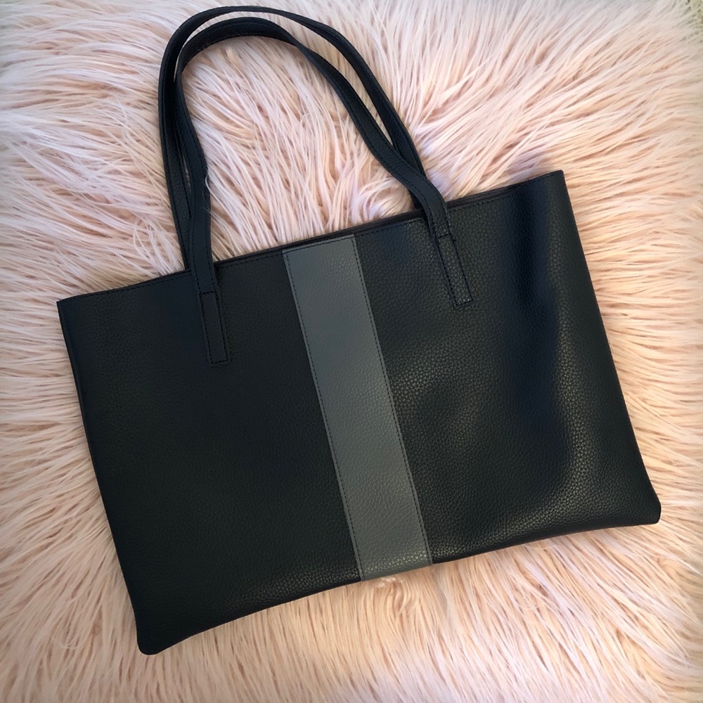👜👜Vince Camuto Luck Tote👜👜